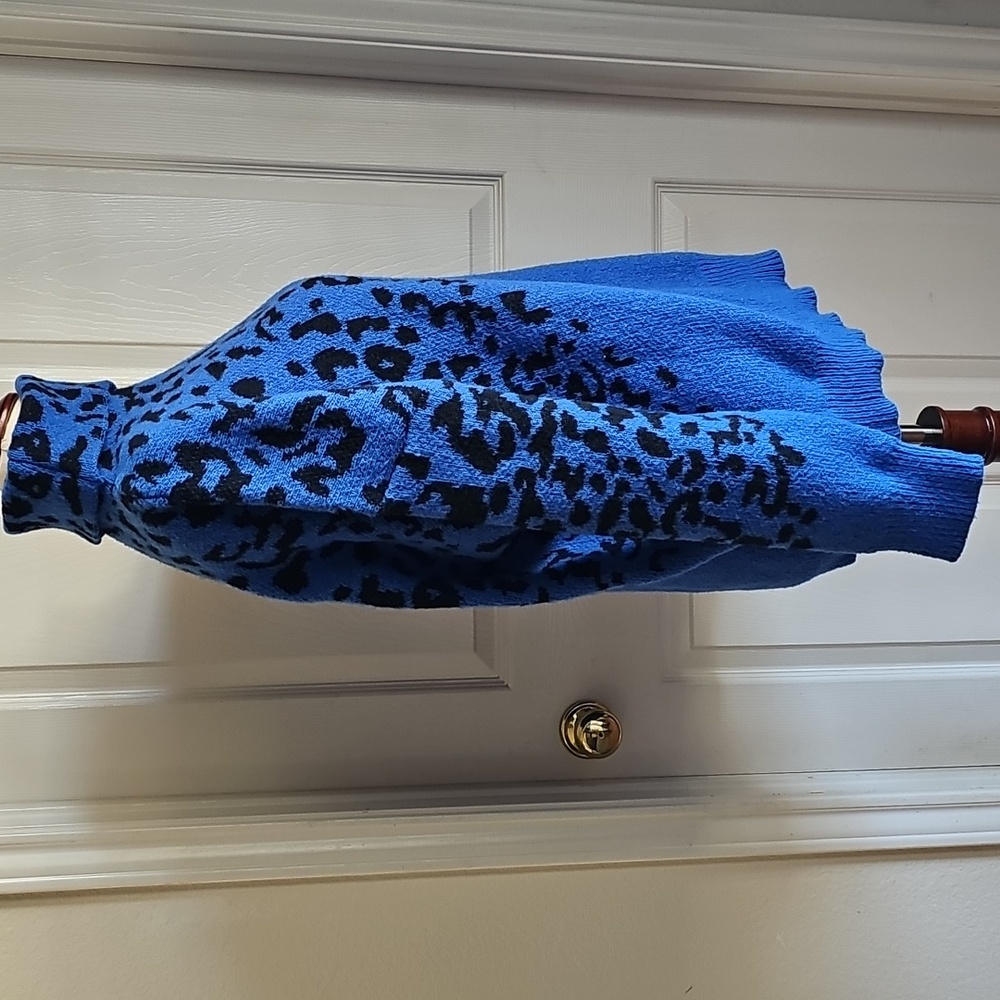 SHEIN Blue Leopard Print Turtleneck Sweater - Picture 2 of 6